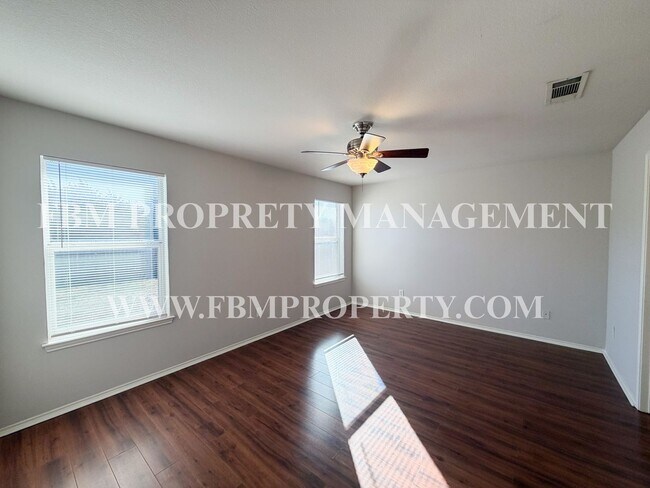 Building Photo - 125 Logan Ln