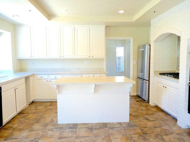 Building Photo - 703 Bahama Ln