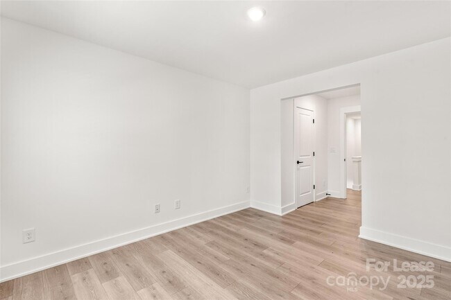 Building Photo - 2823 Coronet Way