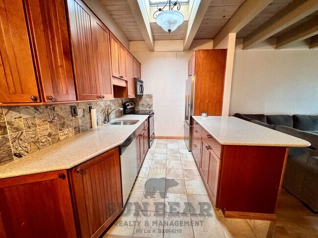 Building Photo - 3 Bedroom in Central Location in Incline! - Dog upon Approval!