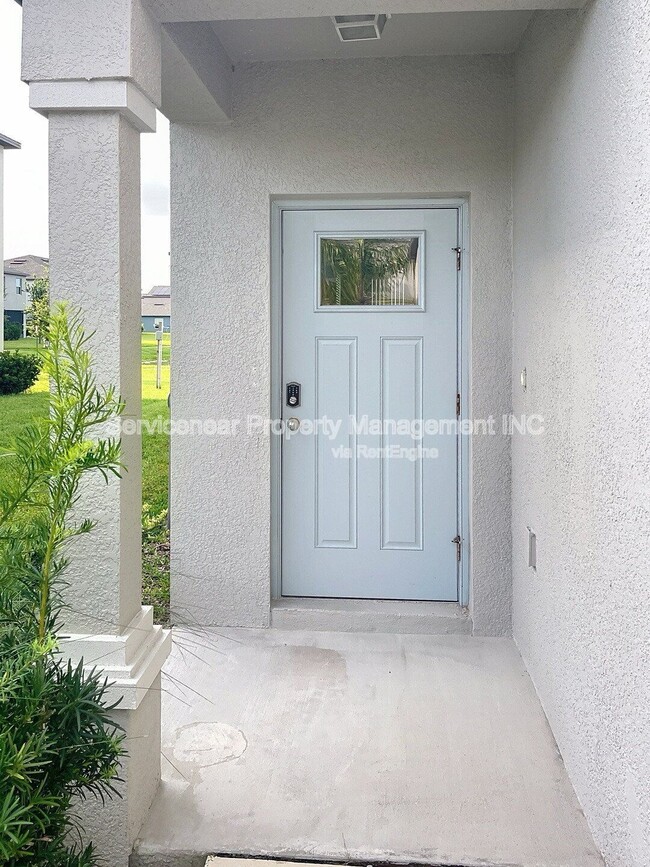 Building Photo - 734 Royal Empress Dr