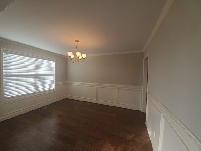 Building Photo - $2100 Executive 3 Bed 2.5 Bath with Bonus ...