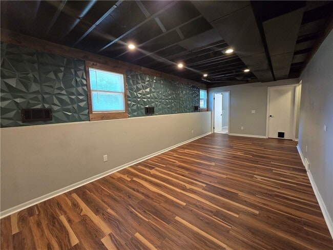 Building Photo - 9 Hepatica Ln