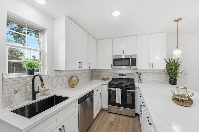 Building Photo - 3714 Brookmeade Dr