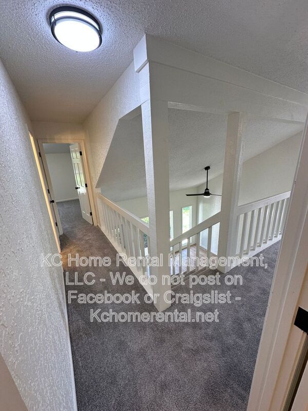 Building Photo - 3870 SW Harbor Dr