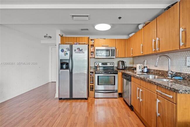 Building Photo - 6362 Collins Ave