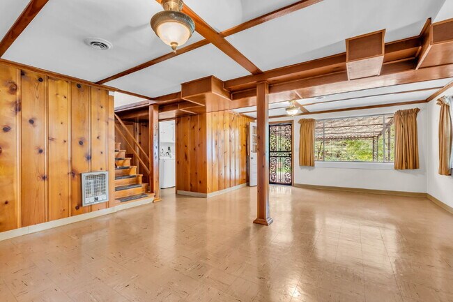 Building Photo - 3 Bedroom/ 2 Bathroom in Rosebank!