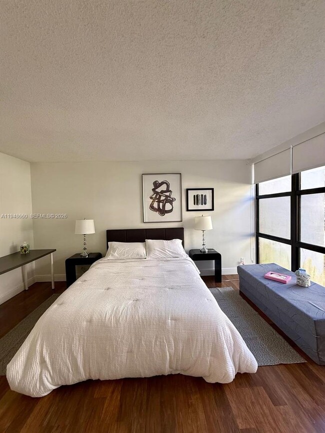 Building Photo - 17011 N Bay Rd