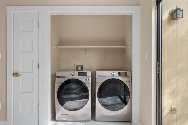 Building Photo - 11901 Swearingen Dr