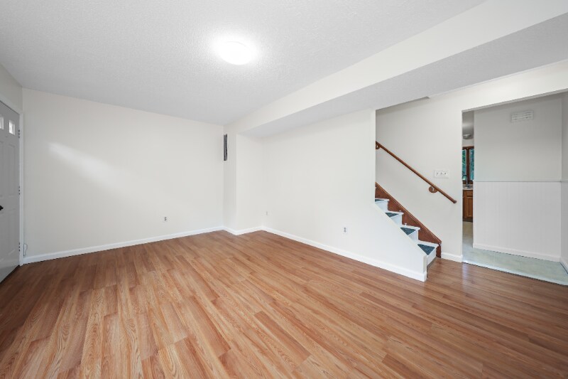 Building Photo - 146 Macarthur Dr