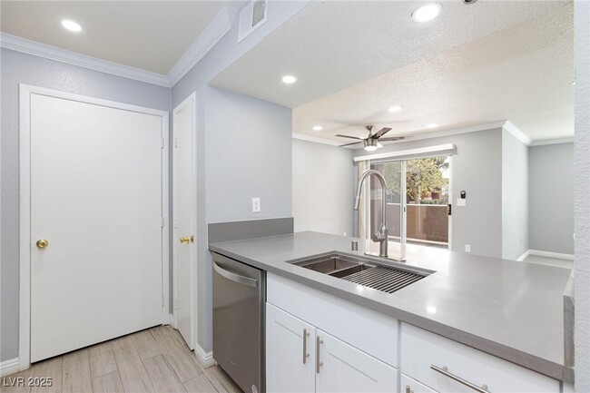 Building Photo - 8101 W Flamingo Rd