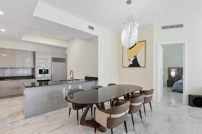 Building Photo - 16001 Collins Ave