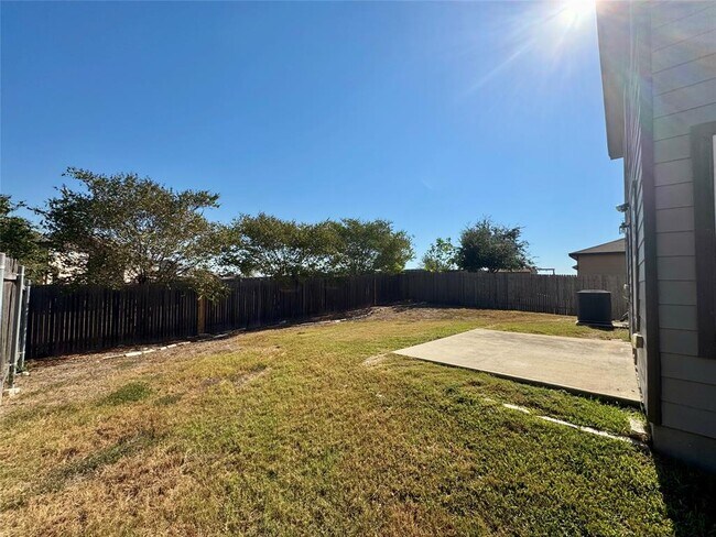 Building Photo - 291 Gina Dr