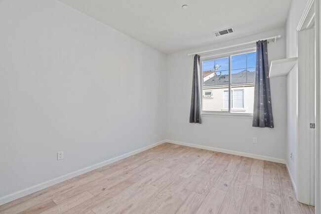 Building Photo - ONE OF THE FINEST LOCATIONS IN RIVERMARK! TASTEFULLY UPDATED | THE PARK PLAN I