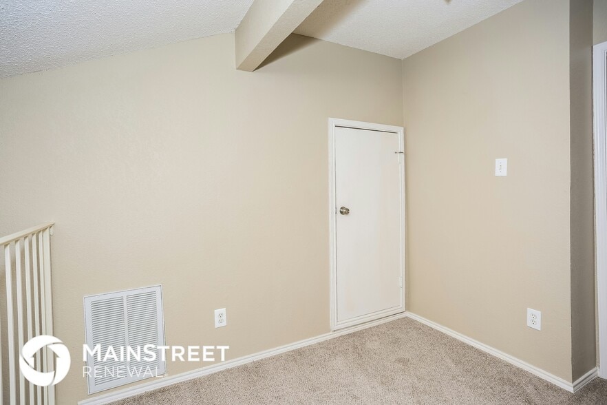 Building Photo - 503 Hollyberry Dr