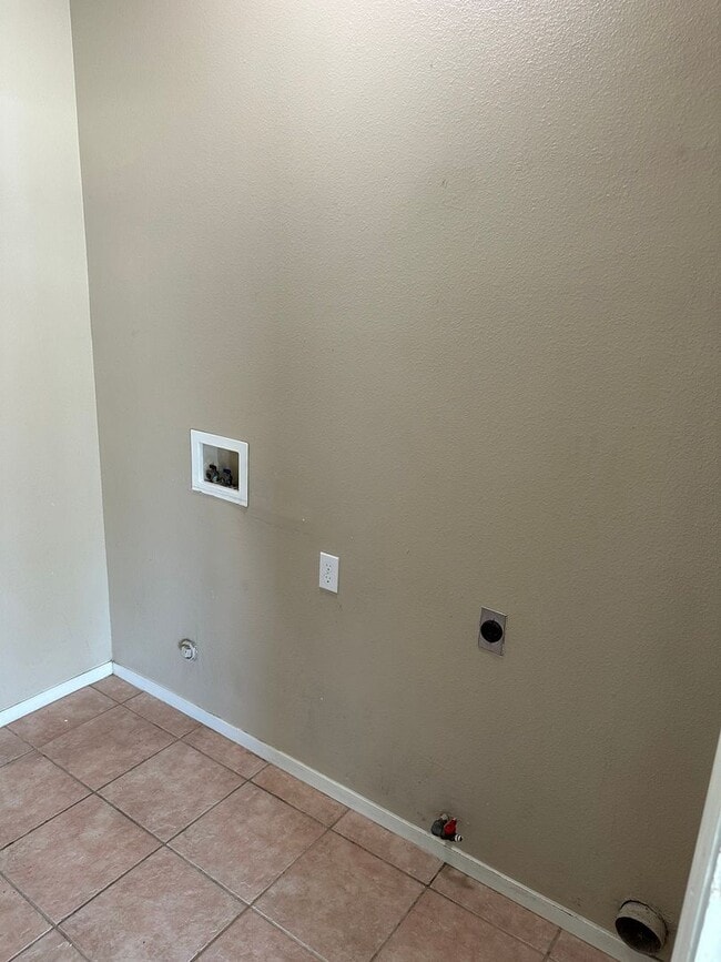 Building Photo - Price drop!!