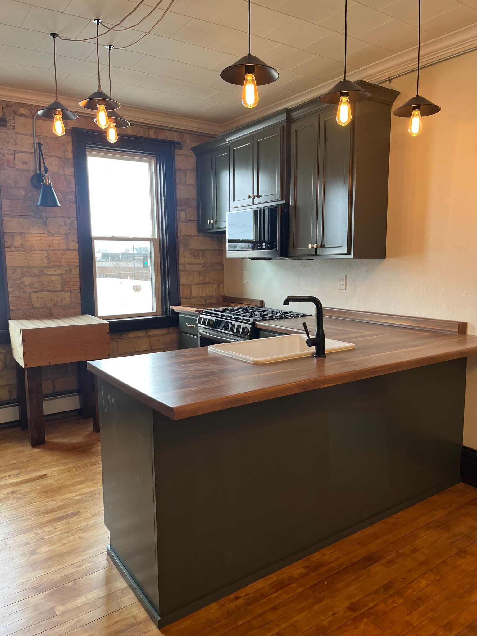 Kitchen w/custom glazed cabinets - 415 E Saint Germain St