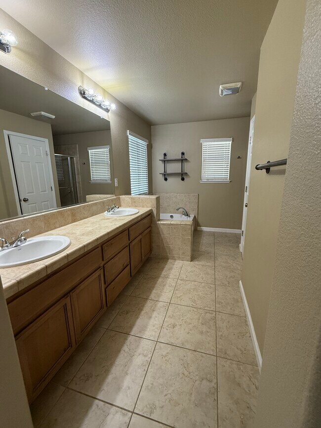 Building Photo - 2810 Orly Ct