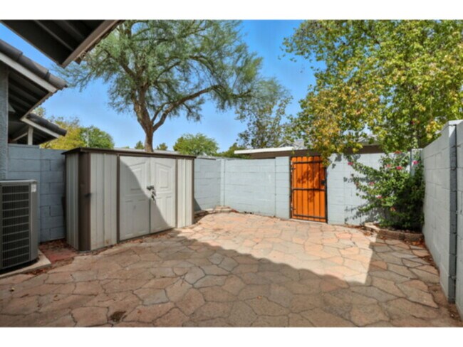Building Photo - Chandler Townhouse with Double Ensuites