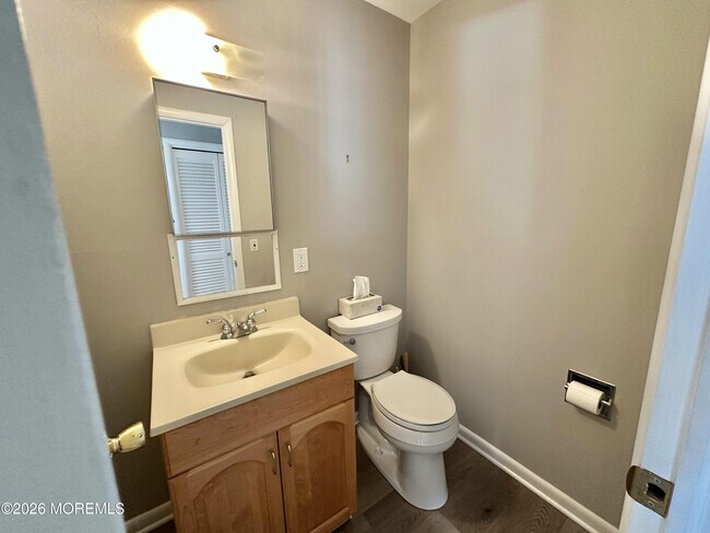 Building Photo - 382 W Park Ave