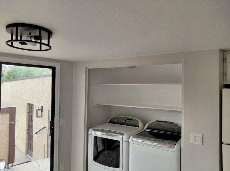 Building Photo - 381 1/2 Ridge View Dr