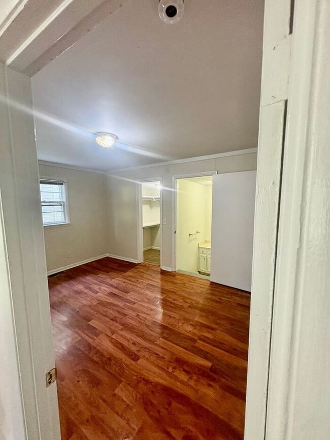 Building Photo - 3 Bed /2.5 Bath East Nash!