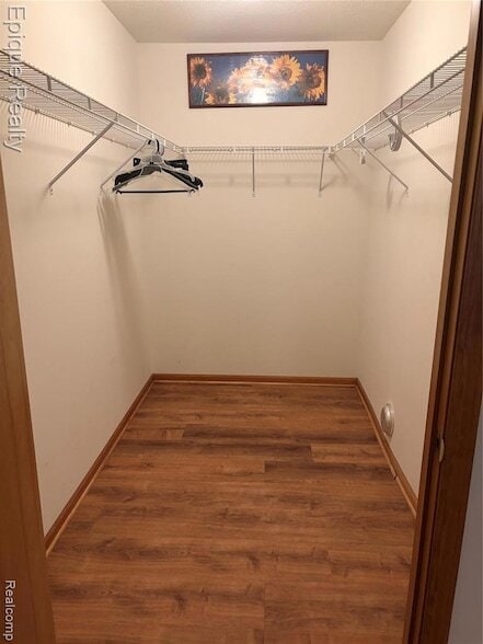 Building Photo - 204 Marigold Cir