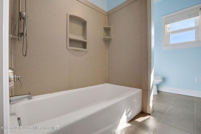 Building Photo - 411 Albany Ave