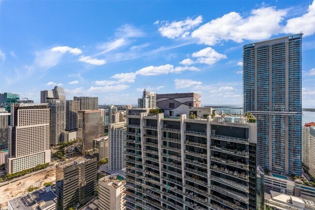 Building Photo - 1000 Brickell Plaza
