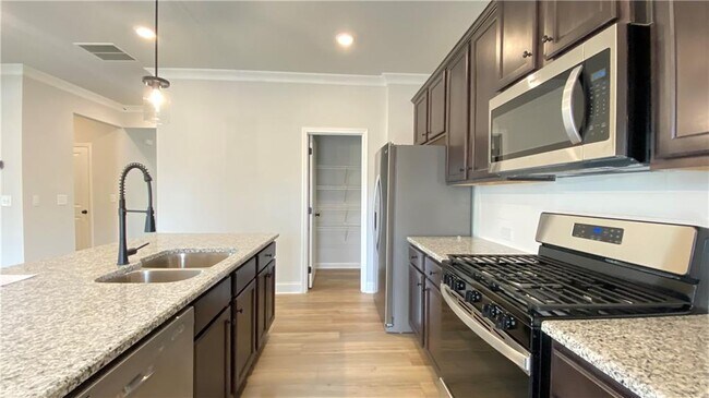 Building Photo - 4591 Silver Oak Dr SW