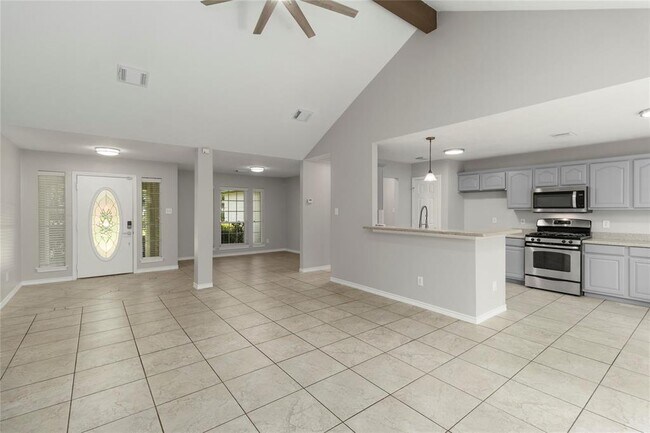 Building Photo - 910 McDaniel Dr
