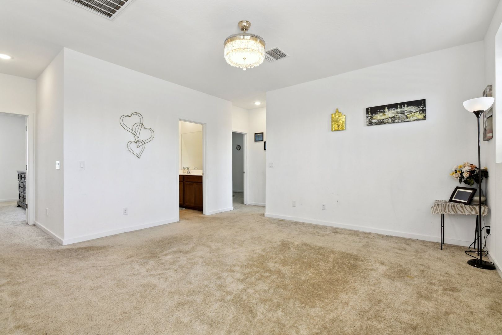 Building Photo - 1350 W Javelina Dr