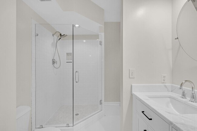 Building Photo - Gated Community In The Heart of Buckhead.