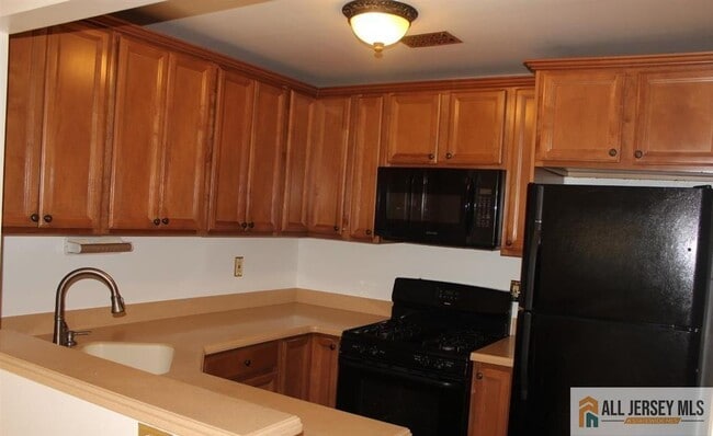 Building Photo - 49 Tanglewood Ct