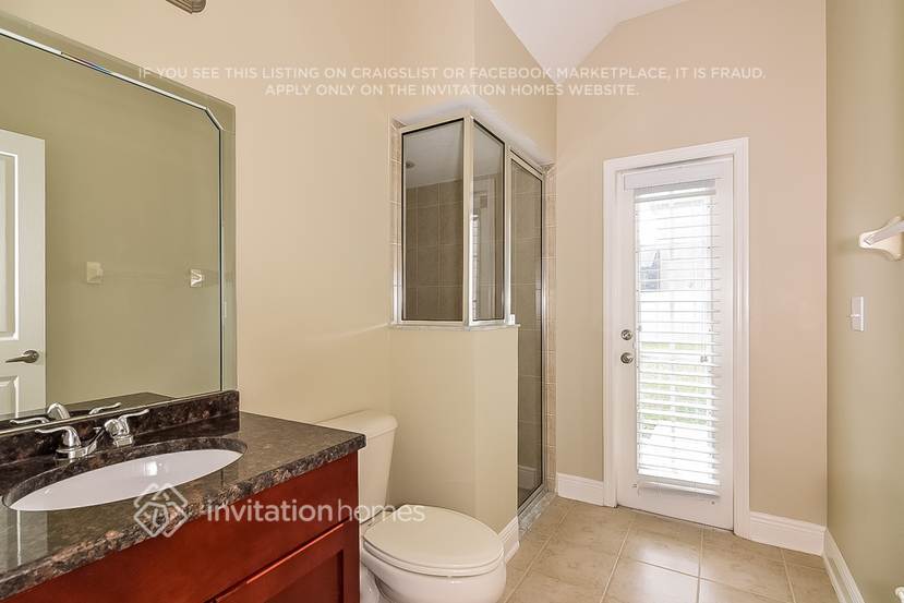 Building Photo - 1845 Beaconsfield Dr