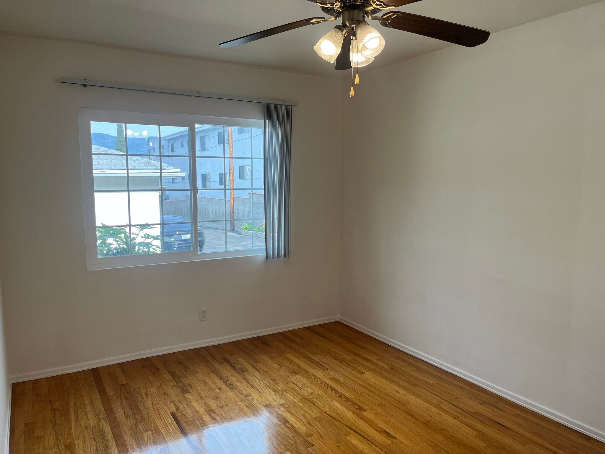 Building Photo - 1126 E Palmer Ave