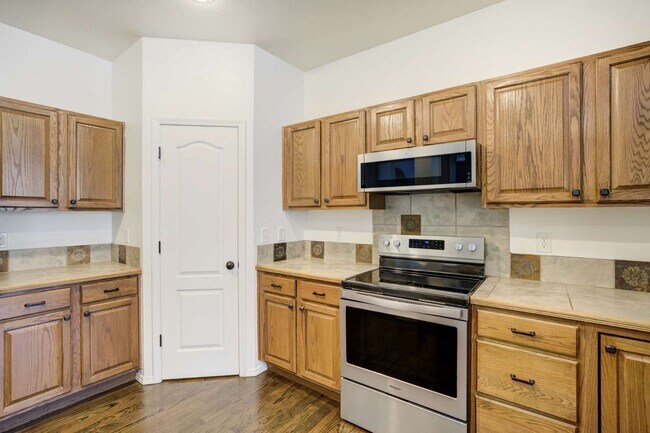 Building Photo - D20 5bdrm Home on Quiet Street in North Colorado Springs Area