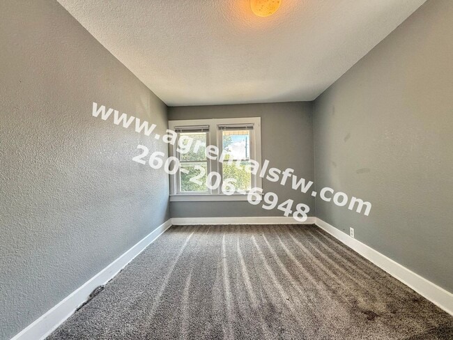 Building Photo - 3 Bedroom House
