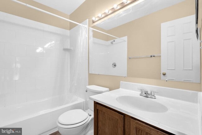 Building Photo - 5743 Burke Towne Ct