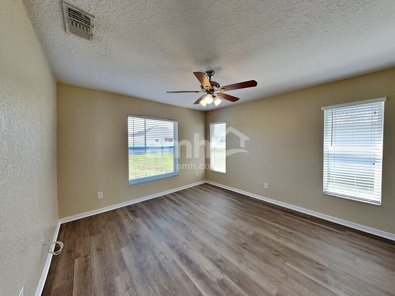 Building Photo - 3965 SW Laffite St