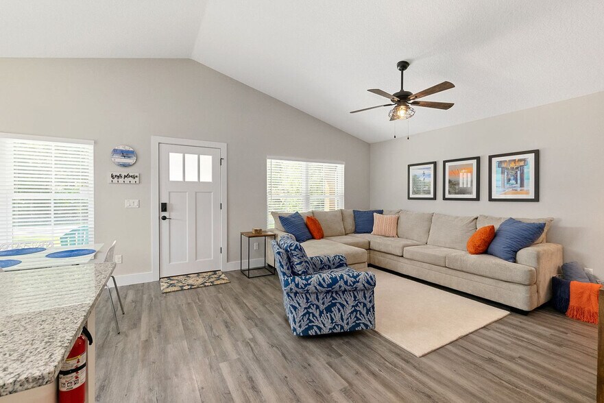 Primary Photo - 1000 Josiah St