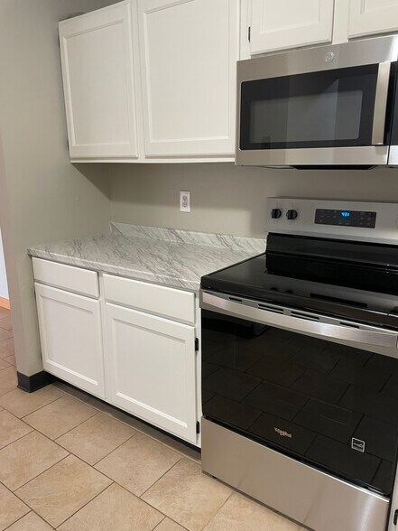 Kitchen - 1 Bristol Ct