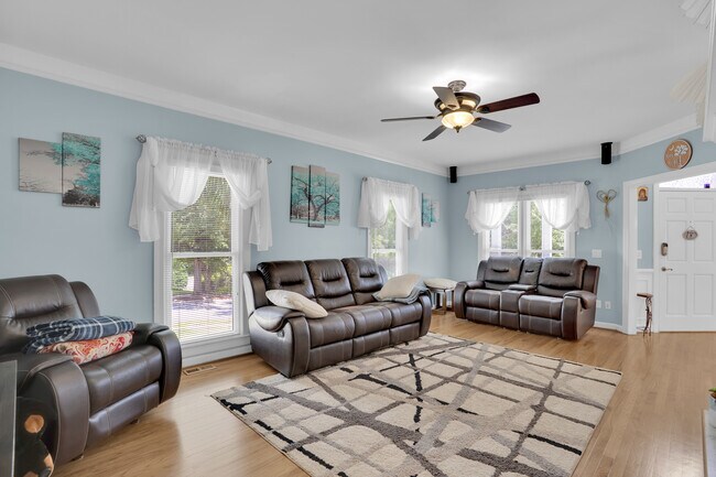 Building Photo - 3 Stagbriar