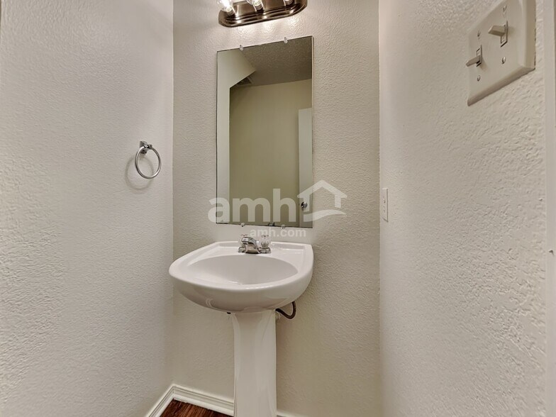 Building Photo - 6616 Waterhill Ln