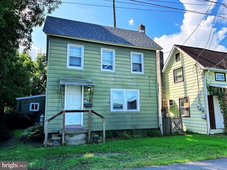 Primary Photo - 15 E 4th St