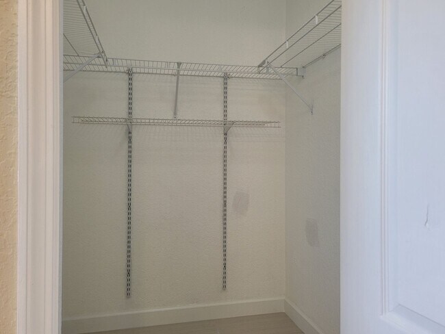 Building Photo - 3/2/2 Rental Home located centrally in Spring Hill FL 34609