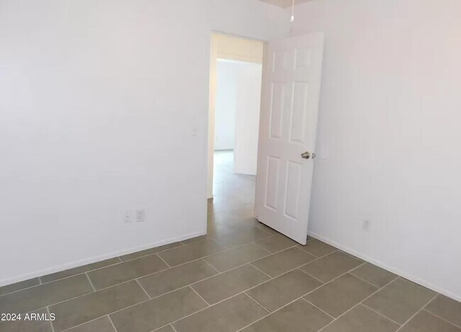 Building Photo - 2874 W Muriel Dr