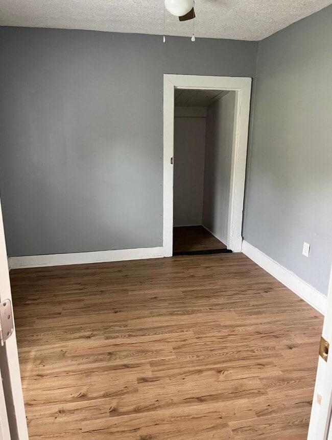 Building Photo - Cozy 2bd/1bath with Big Yard