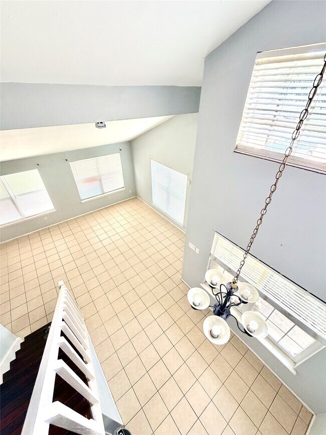 Building Photo - 7402 Alegria Dr