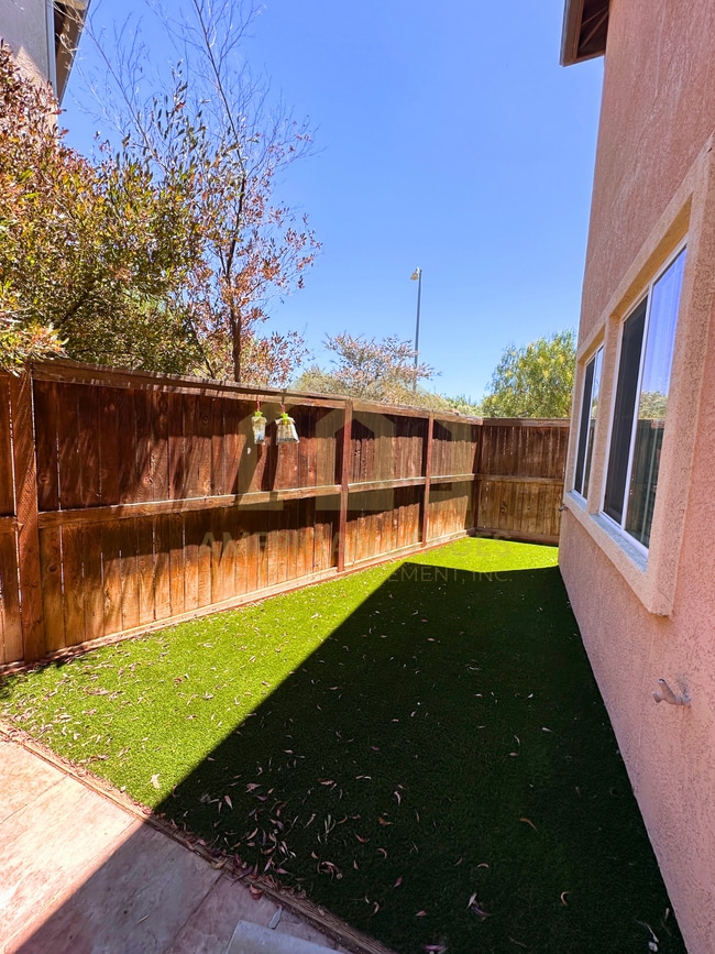 Building Photo - 1208 Meridian Way